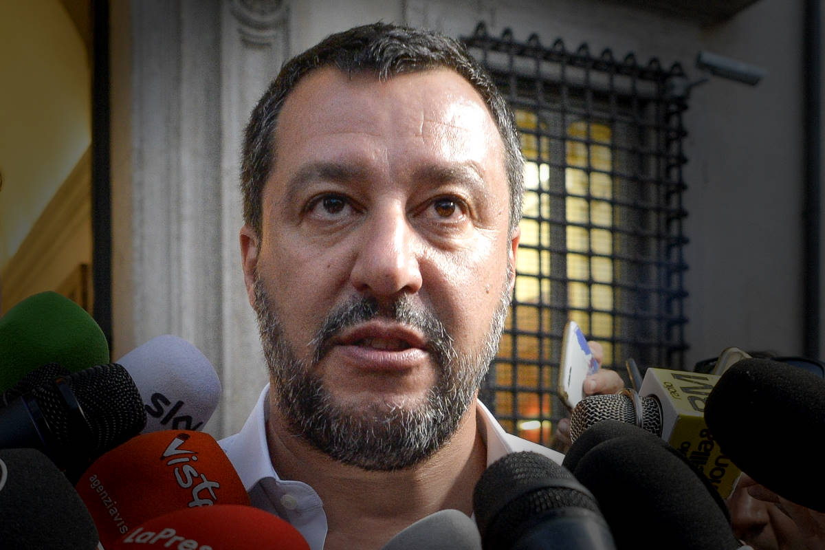 Russia - Lega, Salvini scappa mentre Conte è costretto a riferire al Senato