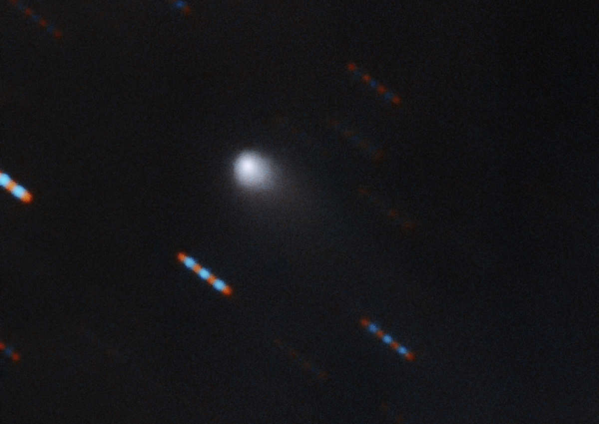 Pubblicata la prima immagine a colori della cometa interstellare che sta attraversando il sistema solare
