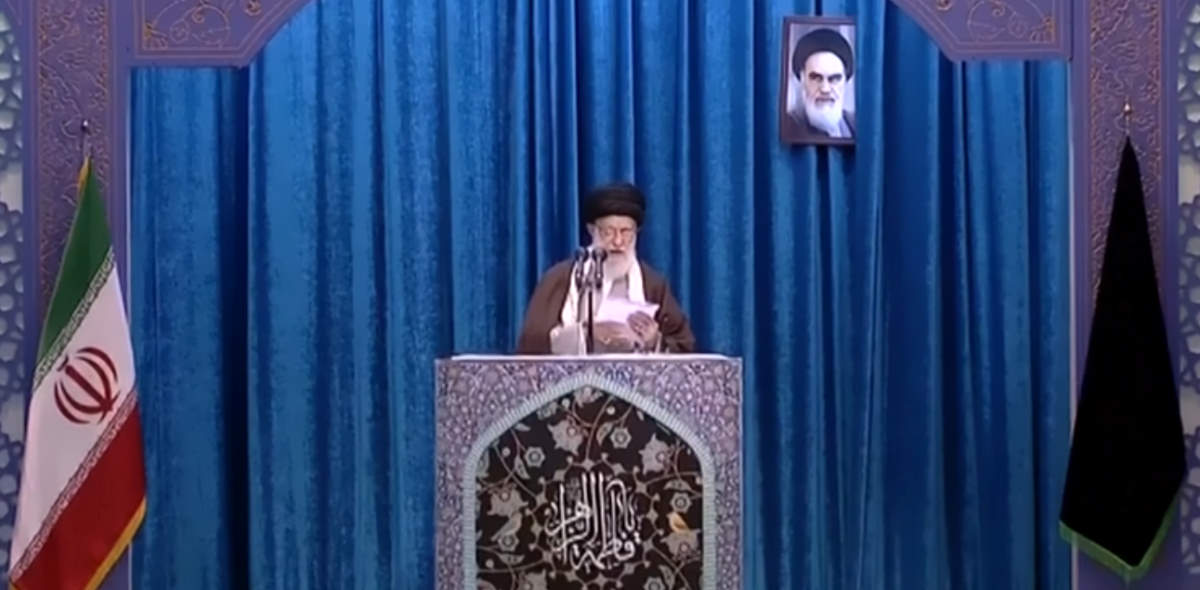 L'Ayatollah Khamenei difende la Guardia Rivoluzionaria definendola una organizzazione umanitaria