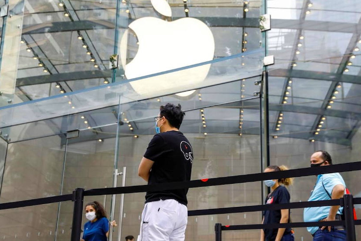 Apple chiude undici punti vendita a causa di nuovi contagi Covid-19