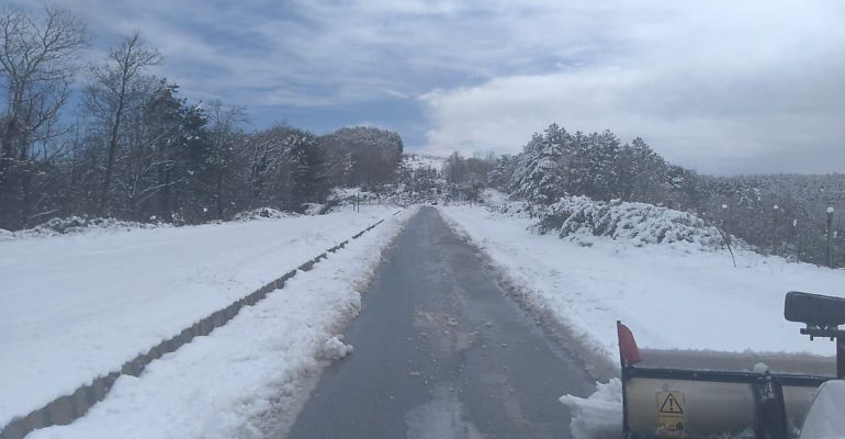 Monti Nebrodi (ME) - Emergenza neve, in azione mezzi ed operatori della Città