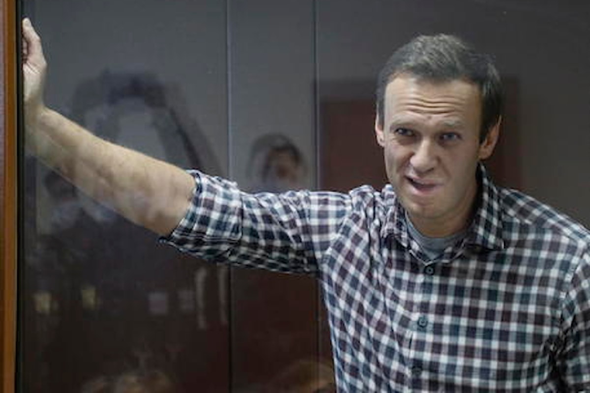 Navalny: i suoi medici chiedono di poterlo visitare in carcere perché rischia seriamente di morire