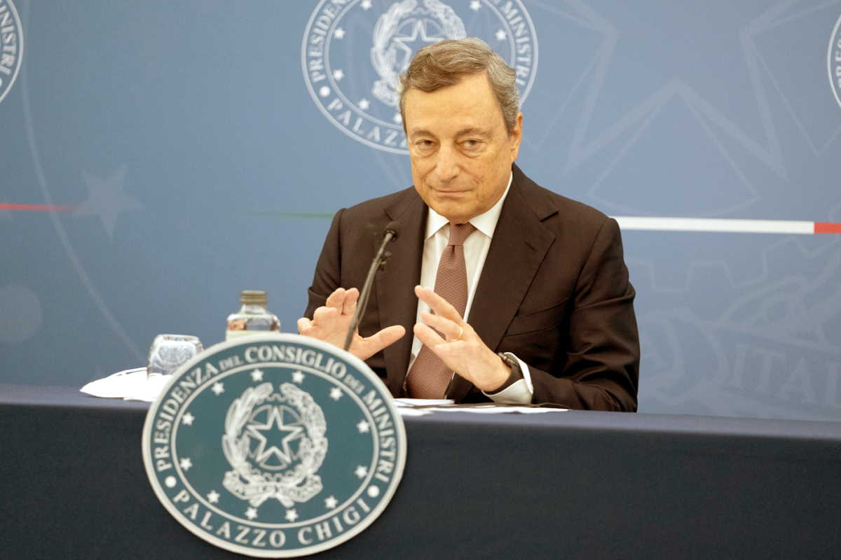 Draghi non esclude di estendere l'obbligo del green pass