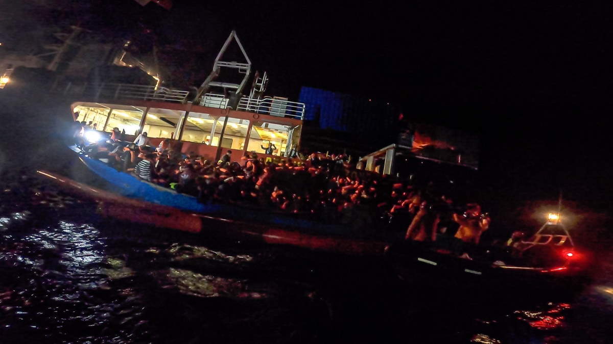 Le navi delle ong tedesche salvano oltre 1000 migranti nel Mediterraneo, l'ira di Salvini