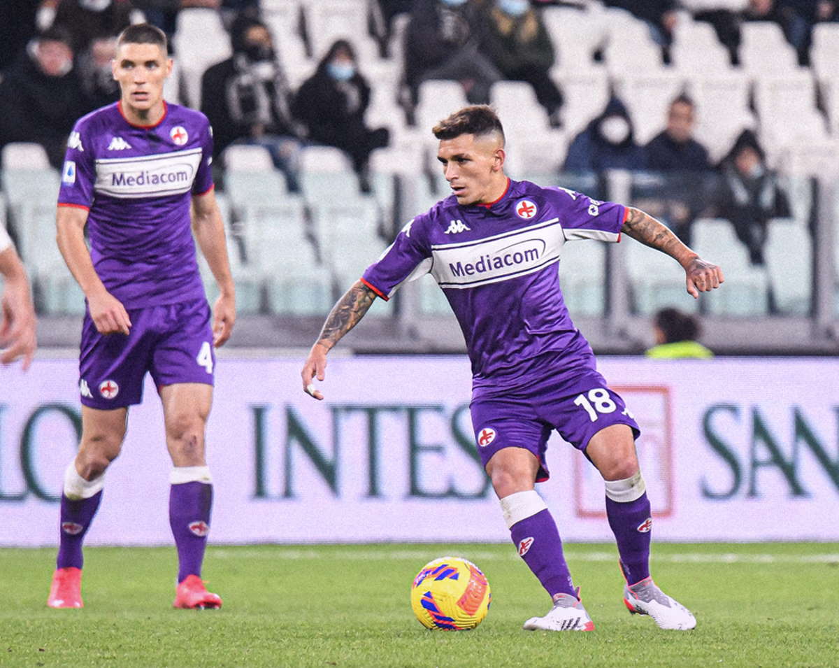 La Juventus supera la Fiorentina 1-0 rimasta in dieci per l'espulsione di Milenkovic