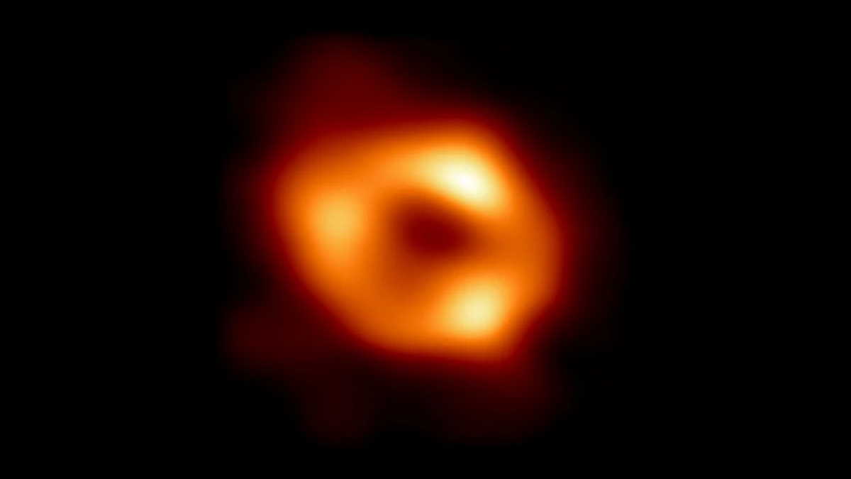 Svelata l'immagine di Sagittario A*, buco nero all'interno della Via Lattea