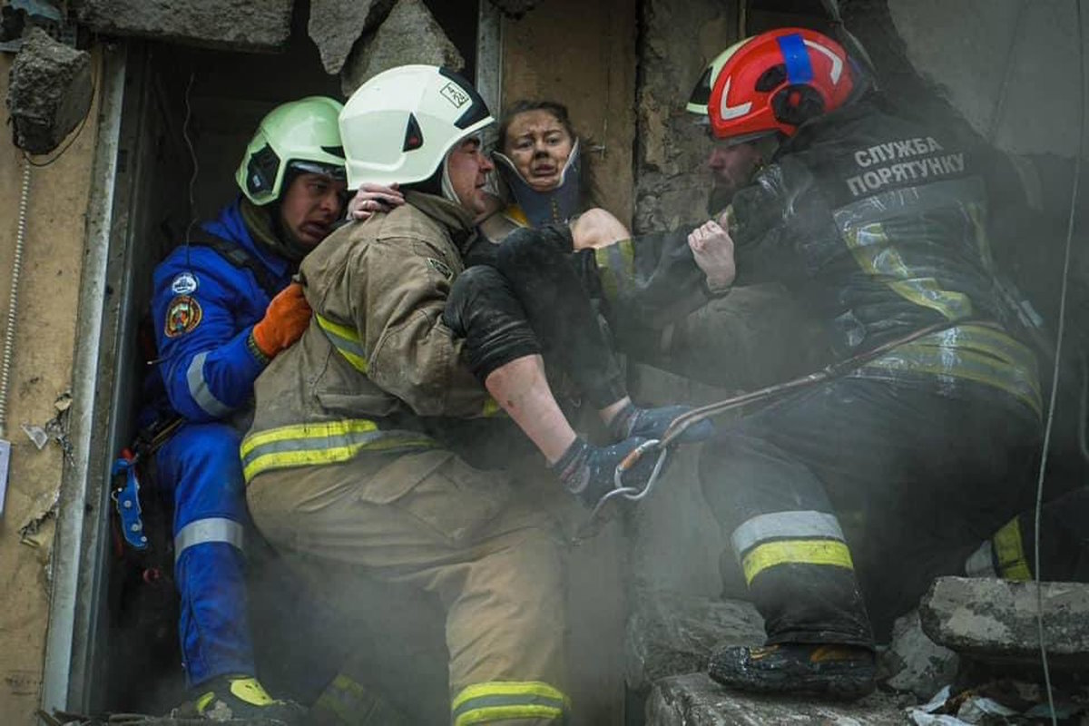 Ucraina: è arrivato a 40 il numero di vittime dell'attacco del 14 gennaio a Dnipro, ma decine sono ancora i dispersi