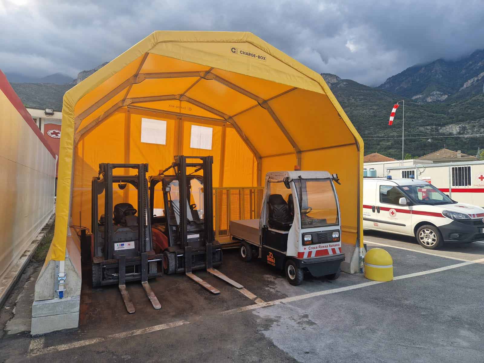 Giesse SpA torna a sostenere Croce Rossa Italiana Attraverso la donazione di un tunnel ricarica carrelli modello Charge-box