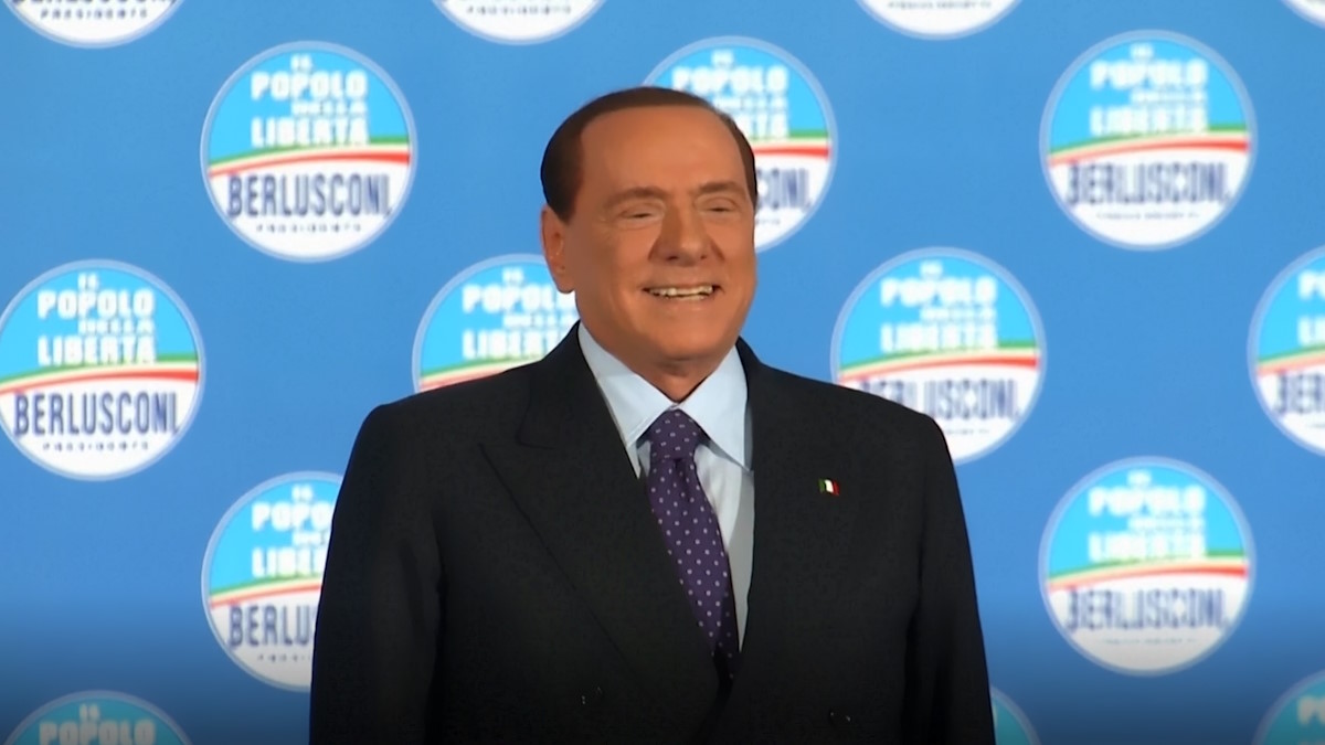 Chi era Silvio Berlusconi fuori dall'Italia: dall'amico Putin alla stampa estera