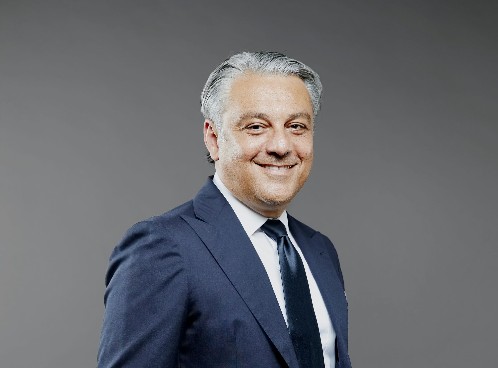 Per Luca de Meo, CEO di Renault Group, il futuro dell’automotive non è solo l’elettrico