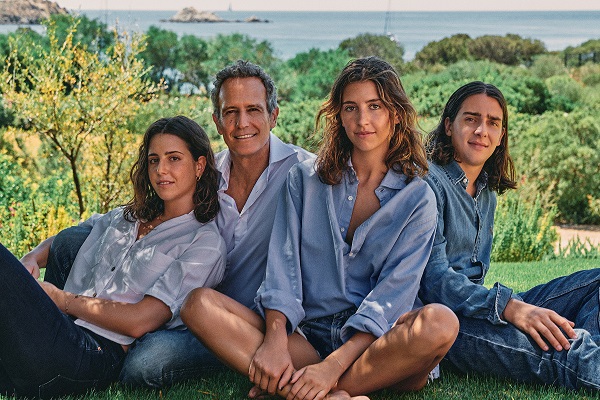 Alessandro Benetton con i figli Agnese, Tobias e Luce su “Chi”: focus sull’intervista