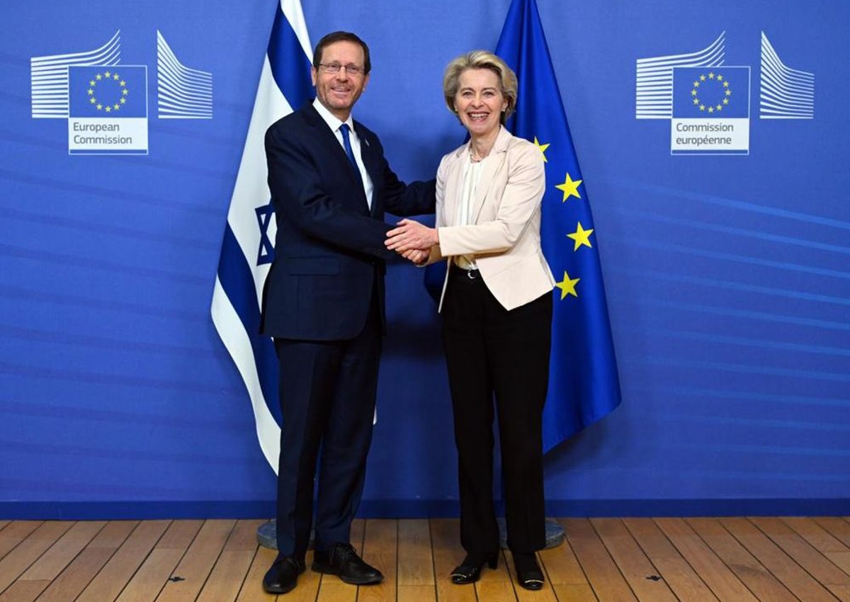 L'UE avvia un procedimento formale contro X anche in relazione al conflitto tra Hamas e Israele. Una decisione (in parte) grottesca