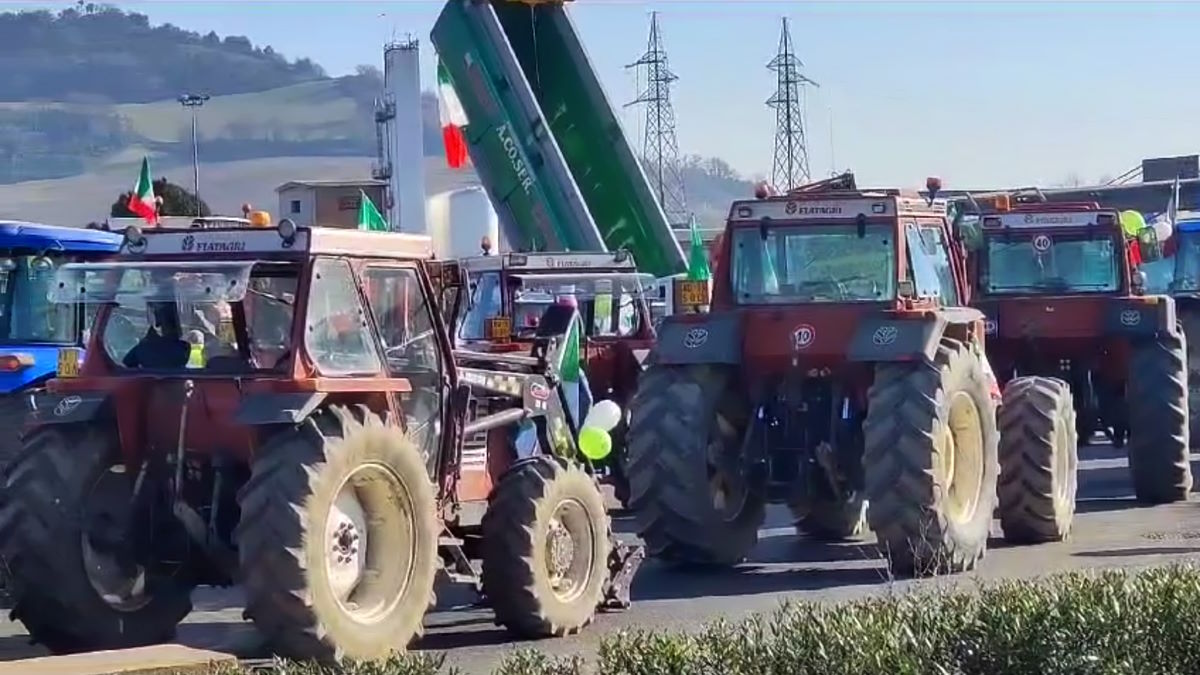 Non si placa la protesta degli agricoltori in Italia, in piazza anche domenica