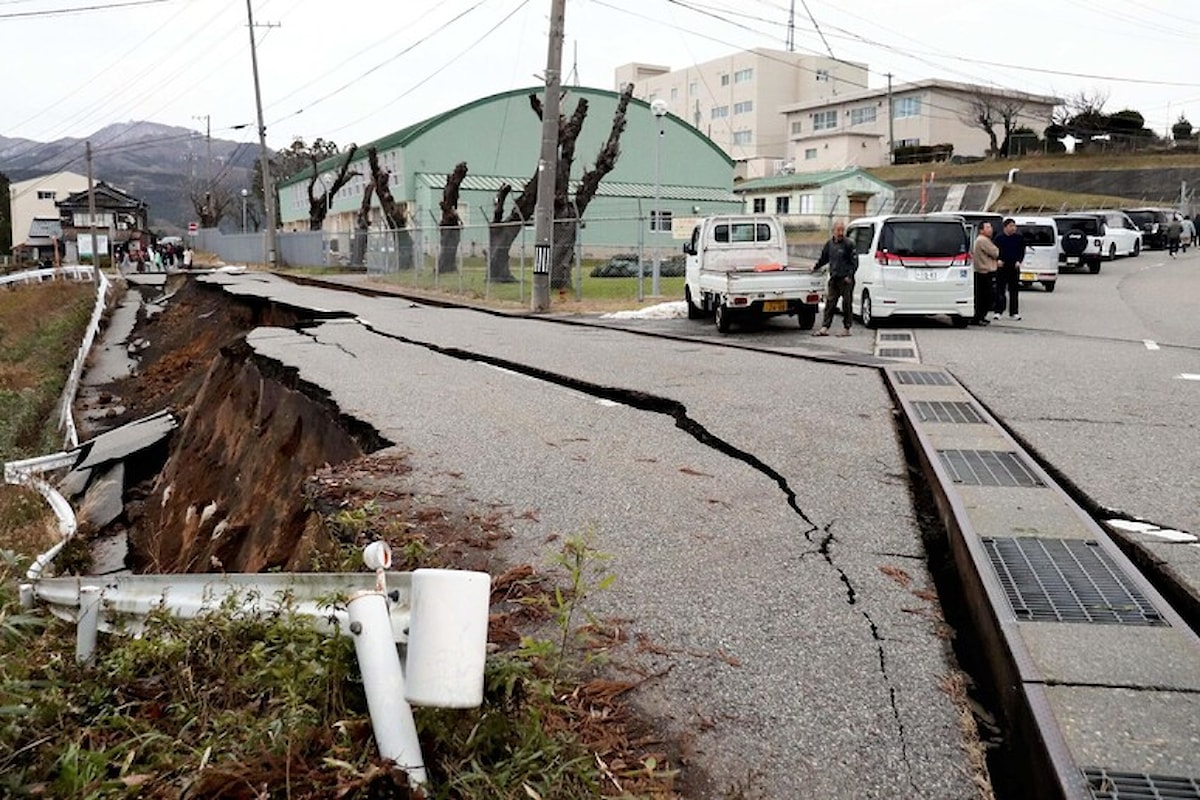 Terremoto in Giappone: Magnitudo 7.5, Vittime e Disagi Lungo la Costa Occidentale