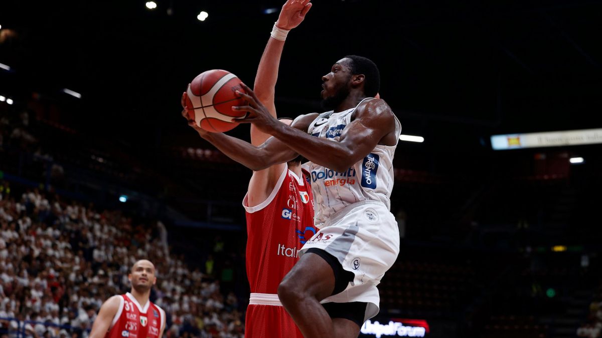 Basket Play-off, Milano – Trento: l’aquila diventa fenice e batte l’Olimpia in una partita punto a punto