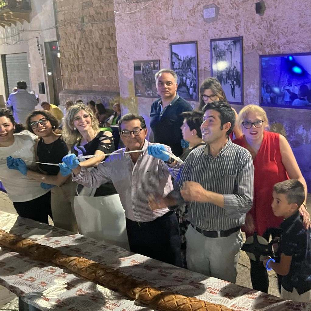 Notte bianca a San Mauro Castelverde con 23 metri di “pani cunzatu”