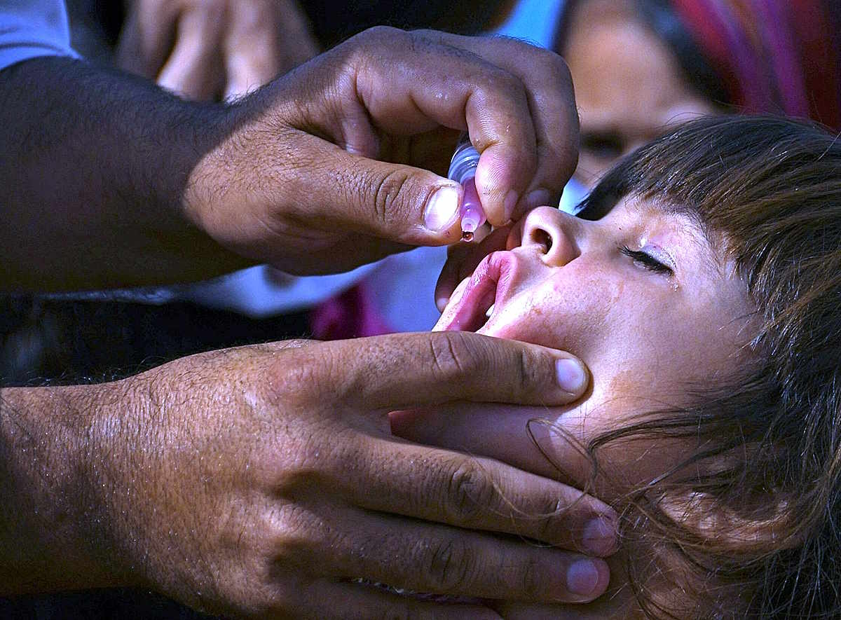 Inizieranno dal 1 settembre a Gaza le vaccinazioni antipolio per i bambini palestinesi non ancora assassinati dal morale esercito dello Stato ebraico