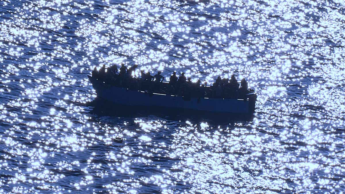 301 i migranti giunti sabato a Lampedusa in cinque differenti sbarchi