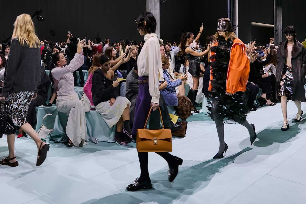 Prada Primavera/Estate 2025: Un Inno alla Modernità e alla Tradizione