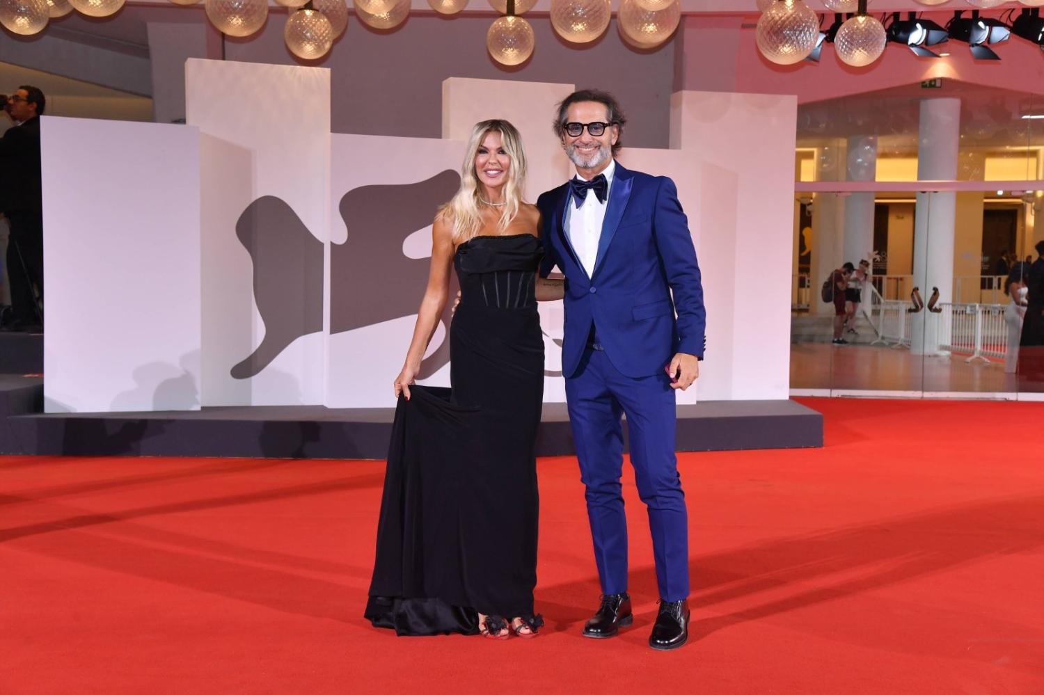 Pipolo sposa a “il Salotto delle Celebrità”: prestigio e artigianalità danno vita ad un elegantissimo red carpet in questa 81^ edizione del Festival del Cinema di Venezia