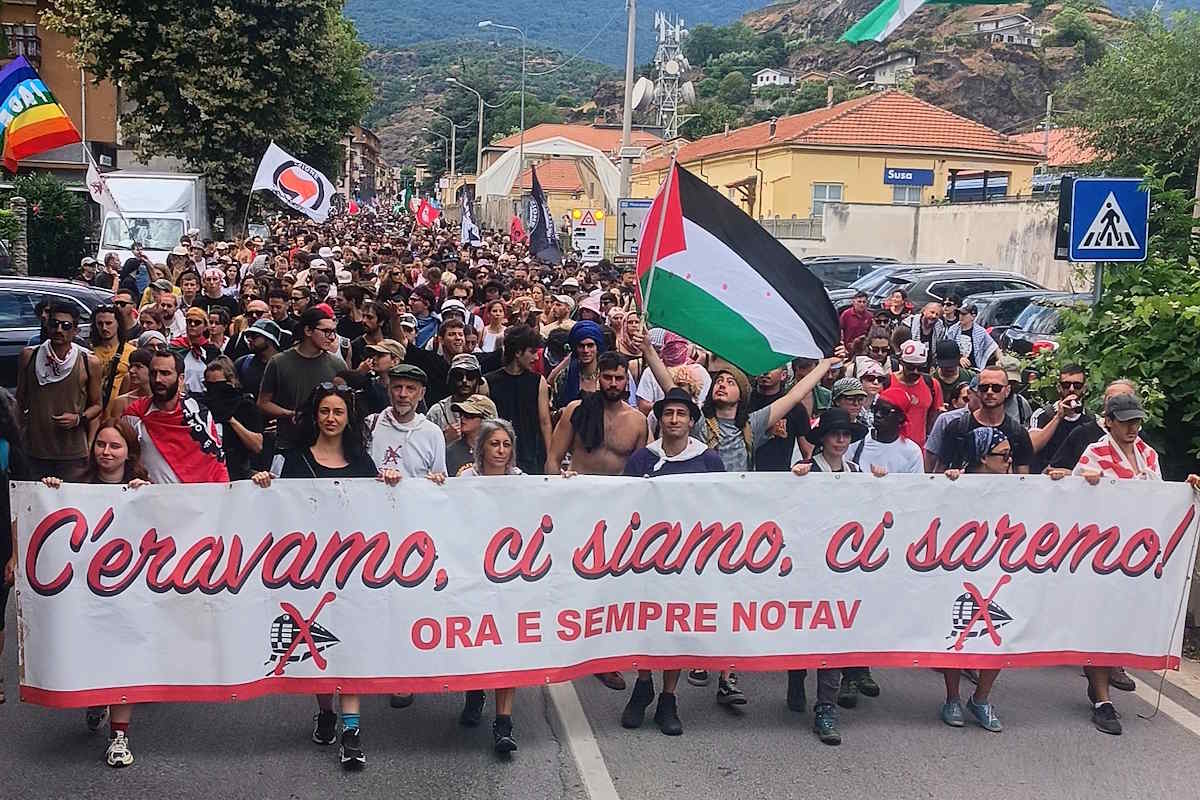 Tanto è in difficoltà il governo Meloni che pretende di spacciare qualche incidente di poco conto come un quasi inizio di guerra civile!