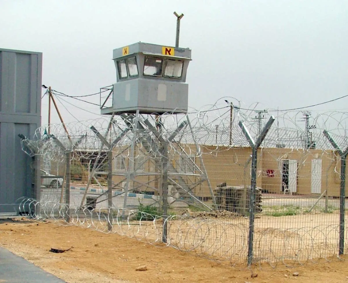 Condizioni disumane nel carcere del Negev: le testimonianze degli avvocati e dei detenuti
