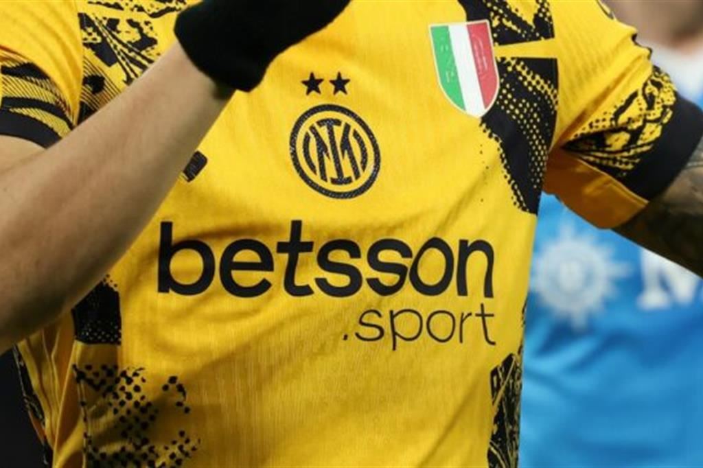 In tempi di calciomercato dilagante, vale la pena di ricordare cosa accade durante le partite di pallone: si fanno puntate anche su un calcio d'angolo. E nel frattempo lo spirito sportivo scompare