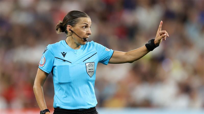 Stéphanie Frappart dirigerà la finale tra Inghilterra e Spagna il 27 luglio a Basilea
