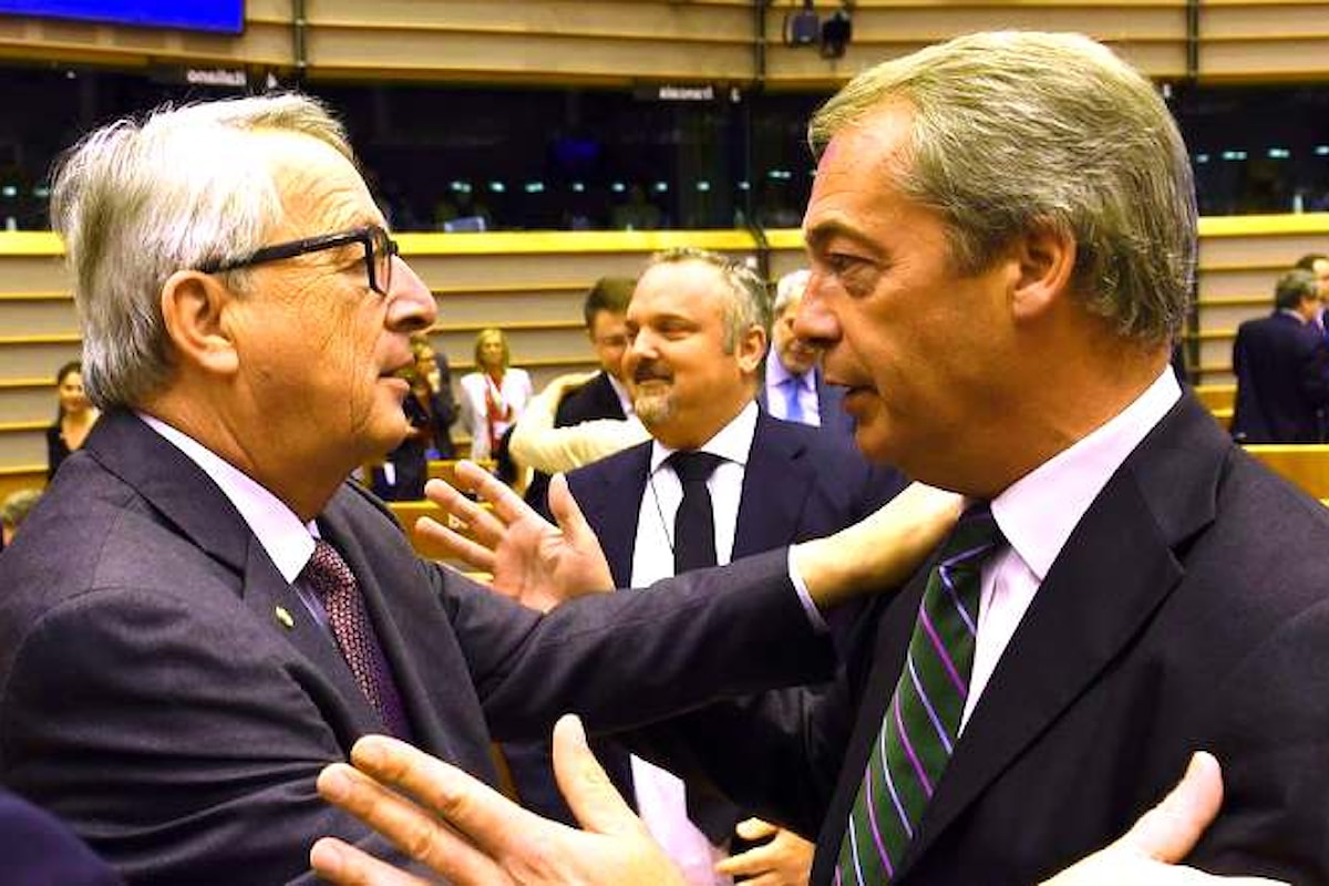 Juncker contro Farage nella seduta del Parlamento Europeo dedicata alla Brexit