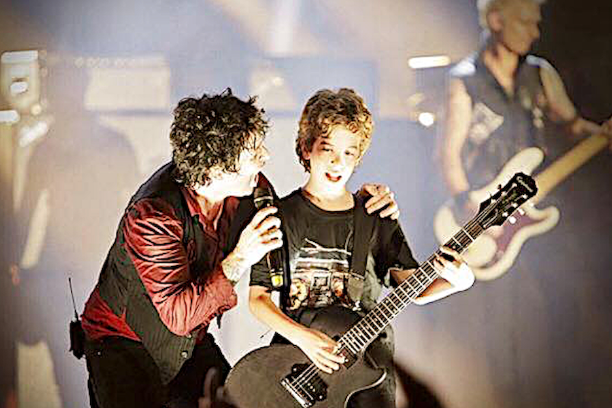 Luca12 anni si esibisce sul palco del SUMMER FESTIVAL di LUCCA insieme ai GREEN DAY