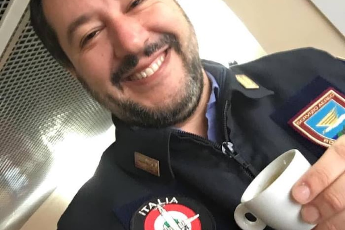 Guai a criticare l'informazione social a fasi alterne del ministro Salvini