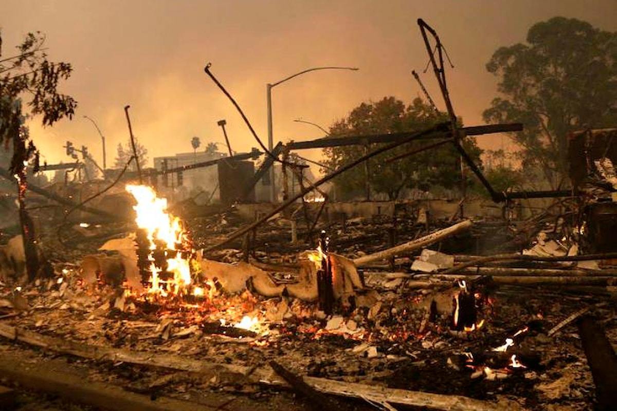 Un enorme incendio ha causato numerosi morti e danni devastanti nelle contee di Napa e Sonoma in California