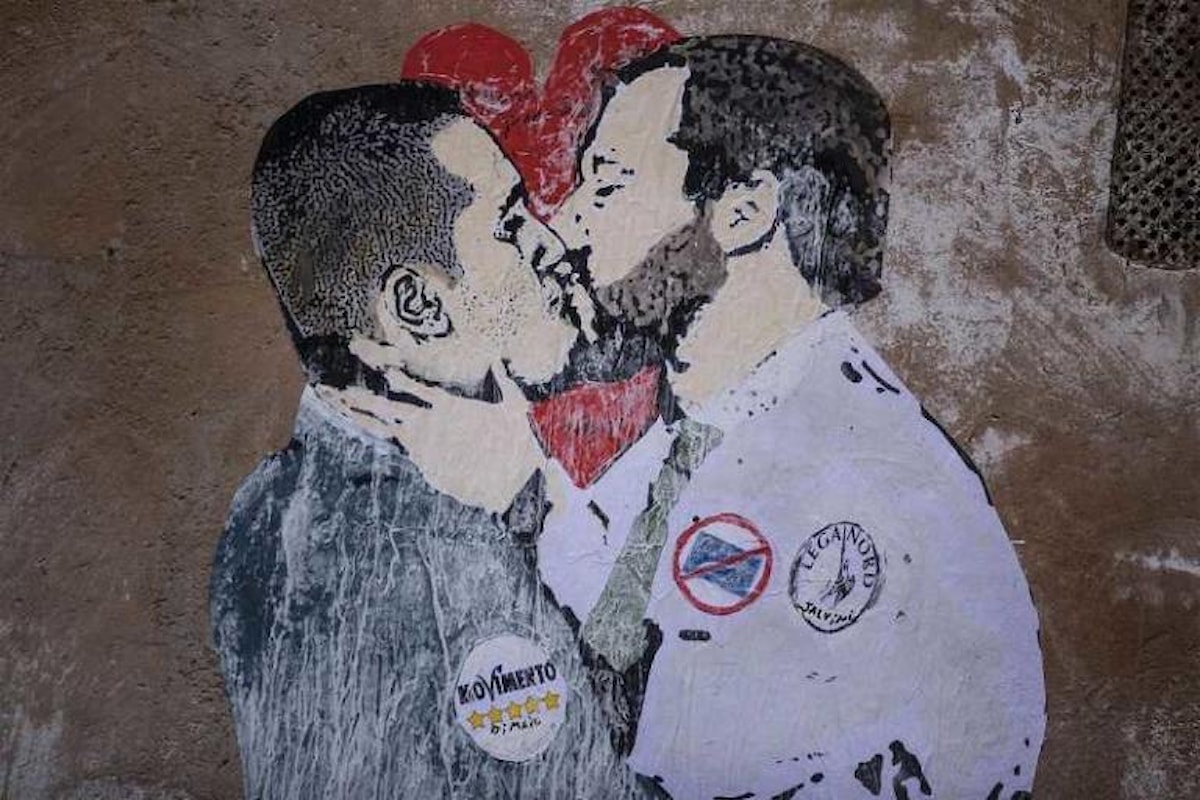 Salvini e Di Maio ritratti di un bacio passionale: il murales