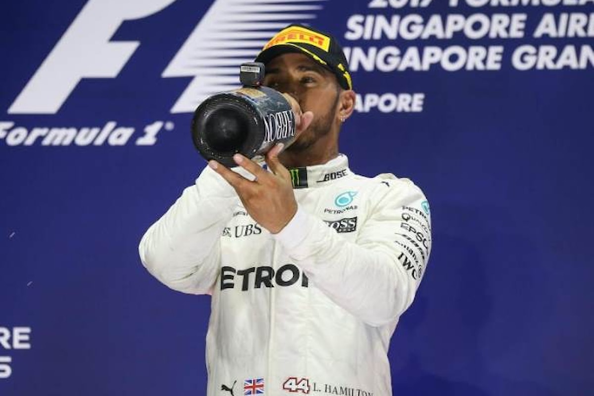Formula 1, il duello tra Hamilton e Vettel prosegue nel GP di Singapore