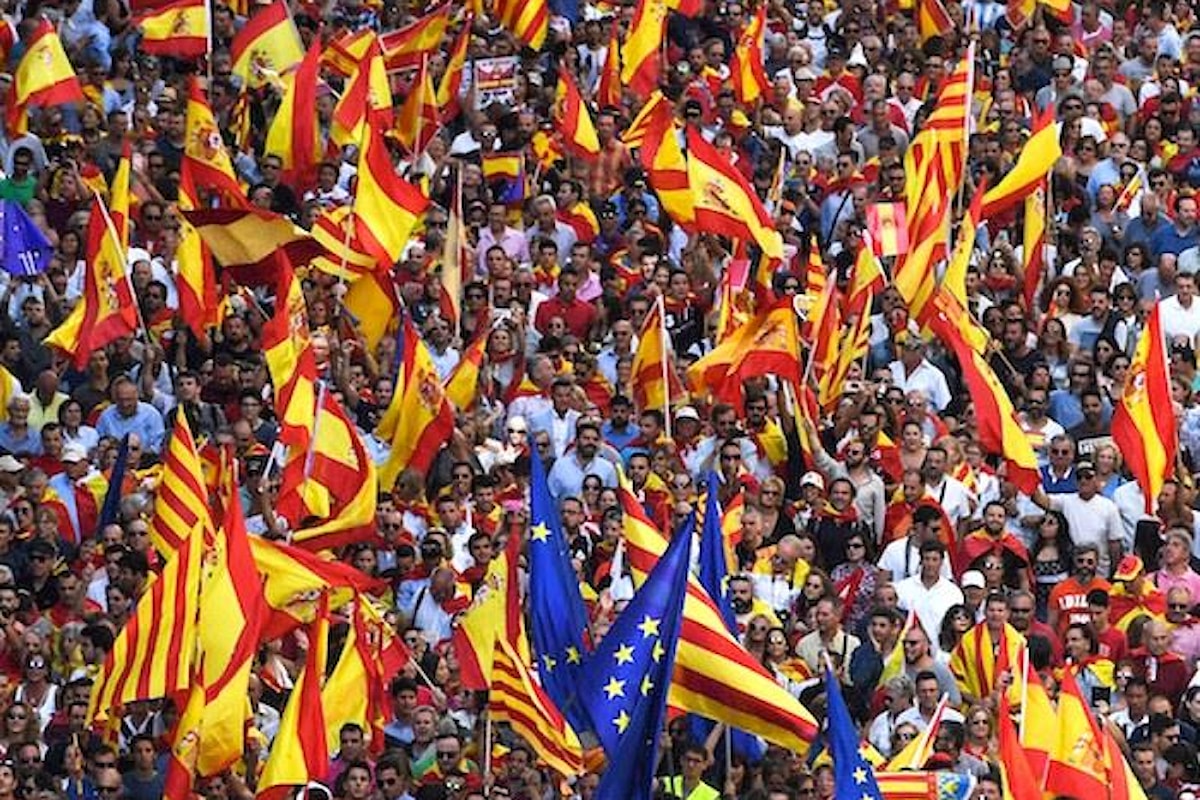 Come i giornalisti italiani ci vogliono educare sull'indipendenza della Catalogna