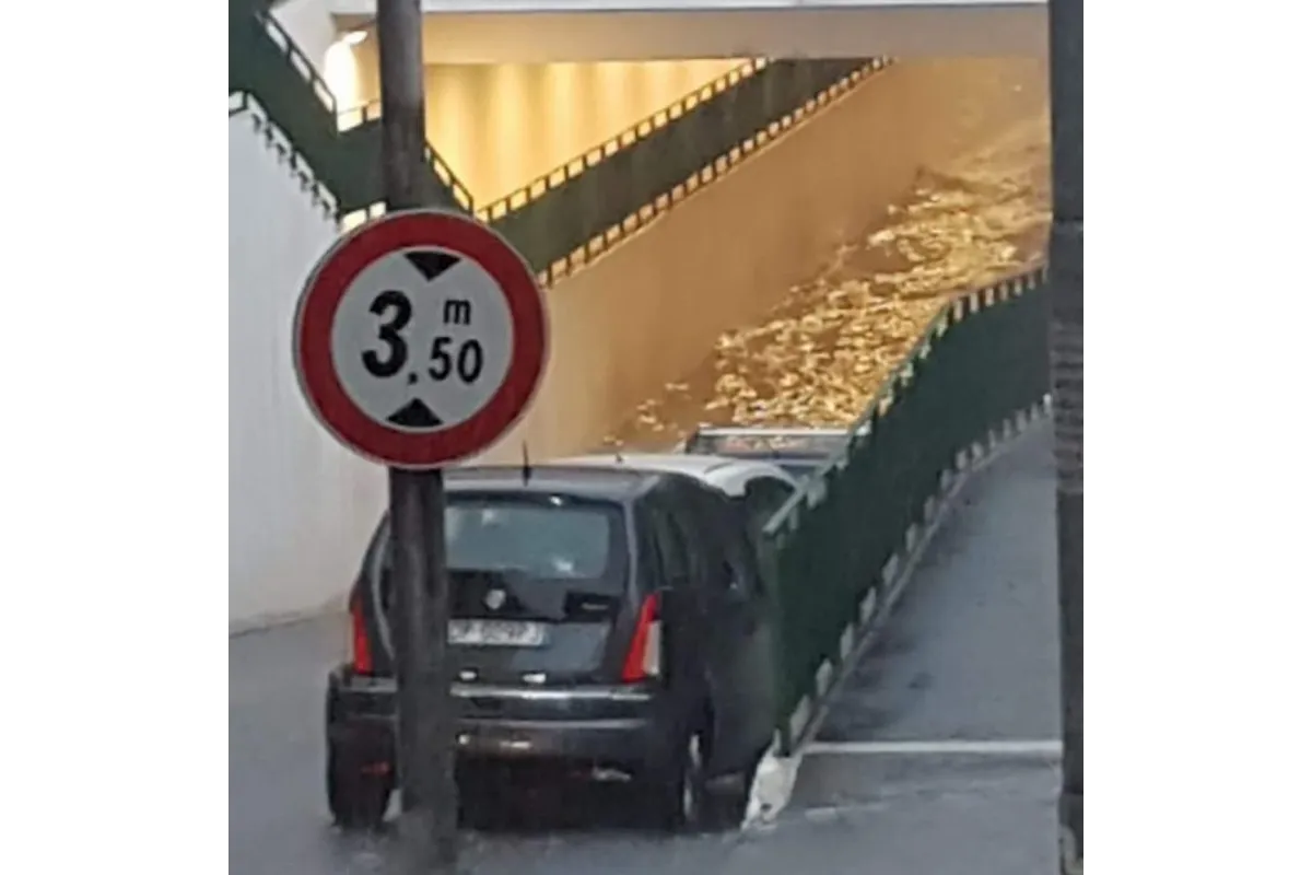 Maltempo a Salerno, disagi per la viabilità
